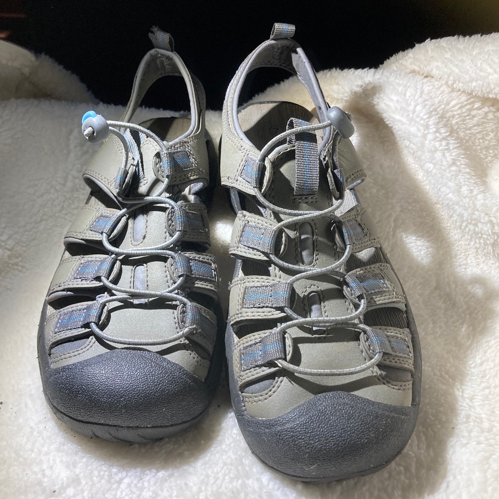 womens Swiss gear sandals